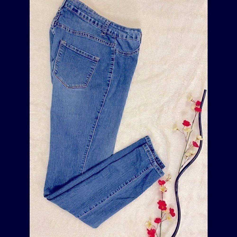 🎀 Fashion Nova skinny size:5 skinny jeans